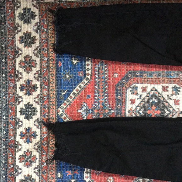 Free People black ripped skinny jeans. Size 29R - Picture 5 of 7